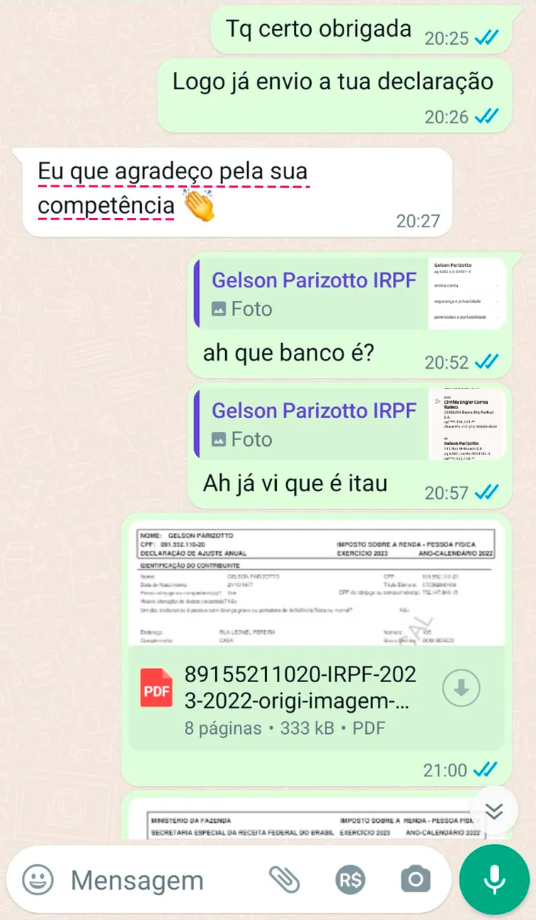Conversa de WhatsApp em que uma cliente conta que indicou o serviço a uma amiga e trata da declaração do ano.